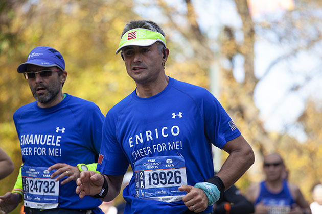 NYC 2016 marathon runners wearing blue